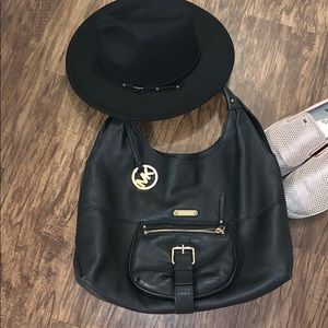 Micheal Kors black leather shoulder bag